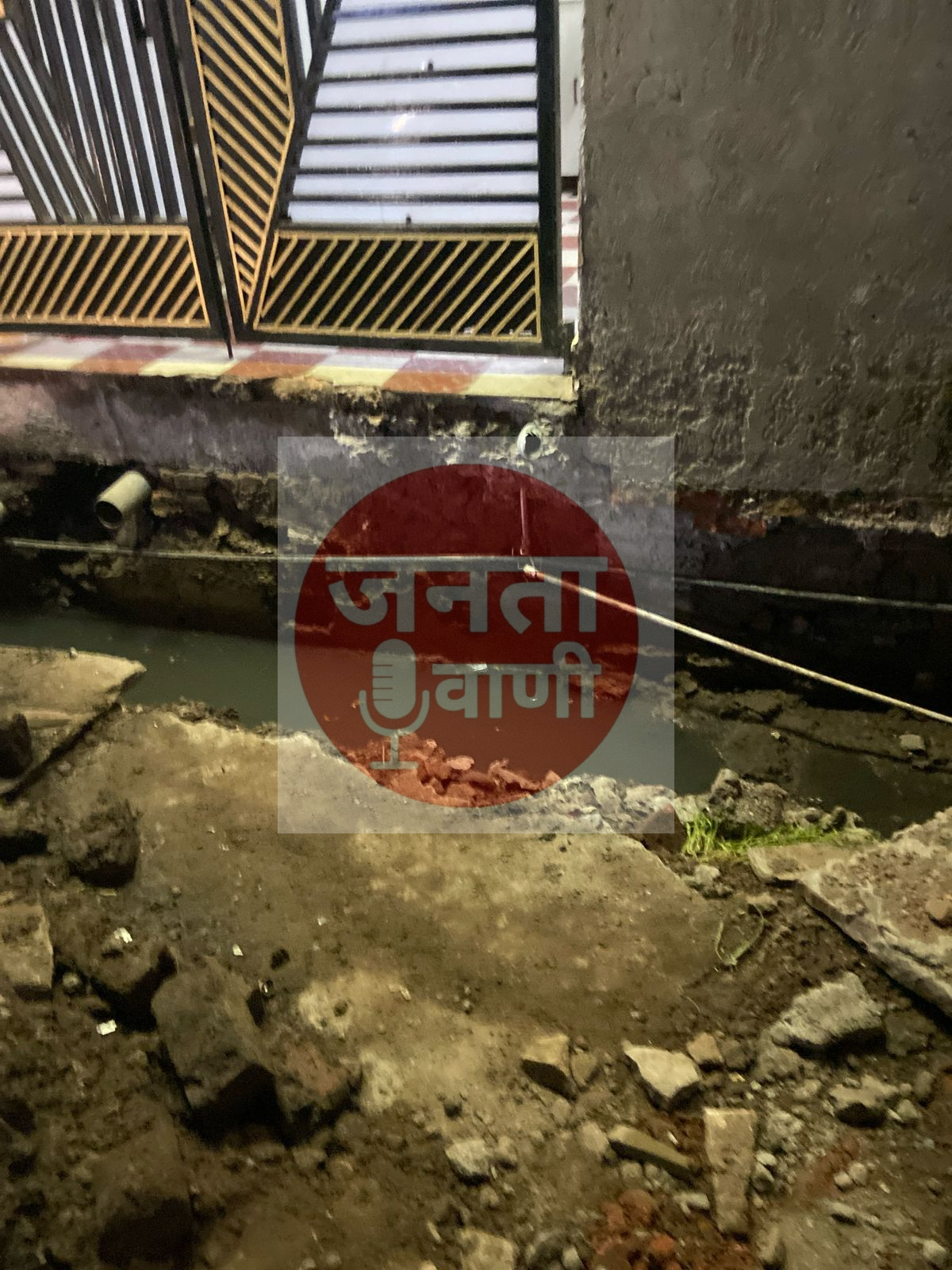 कटनी (मध्य प्रदेश) | Hospital Line क्षेत्र में नाली निर्माण के कारण रास्ता बंद, लोगों को हो रही भारी परेशानी