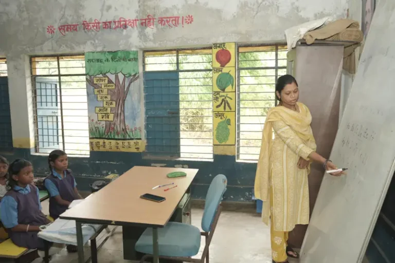 युक्तियुक्तकरण से शिक्षकविहीन स्कूल में लौटी शिक्षा की रौशनी, संगीता कंवर बनीं उम्मीद की किरण