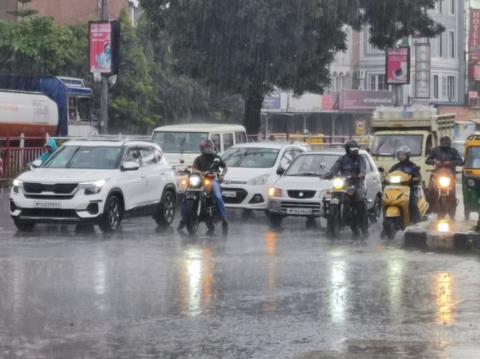 🌧️ MP Weather Update: 18 जिलों में हुई बारिश, नदी-नाले उफान पर, बांधों के गेट खोले गए