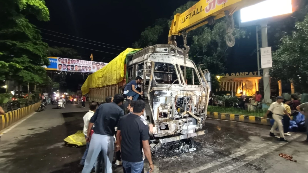 इंदौर सड़क हादसा: बेकाबू ट्रक ने मचाया कहर, 2 की मौत – 15 लोग घायल