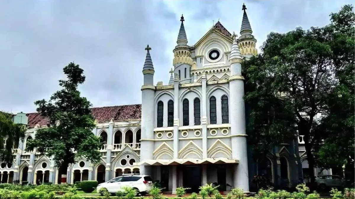 भोपाल 90 डिग्री पुल मामला: हाई कोर्ट ने ठेका कंपनी की ब्लैकलिस्टिंग पर रोक