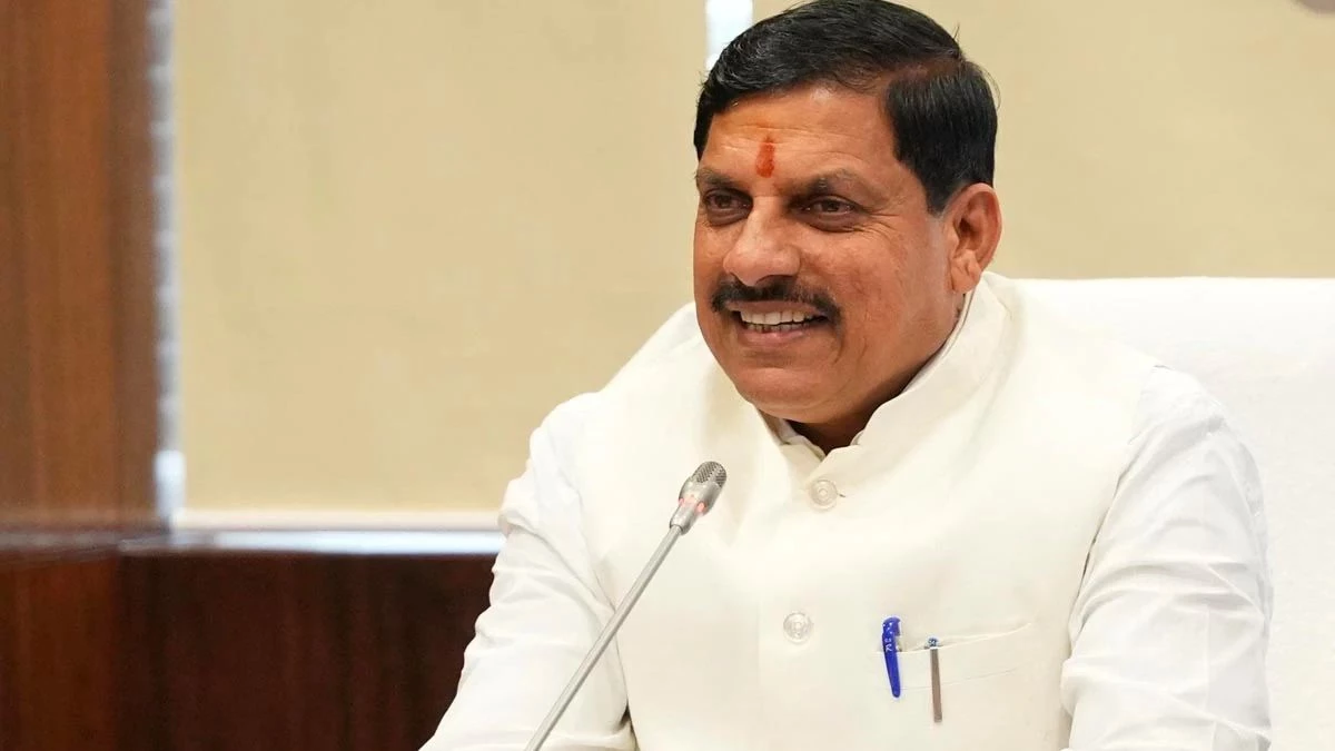 सीएम मोहन यादव ने झाड़ू लगाकर दिया स्वच्छता का संदेश, अस्पतालों की सफाई पर जोर