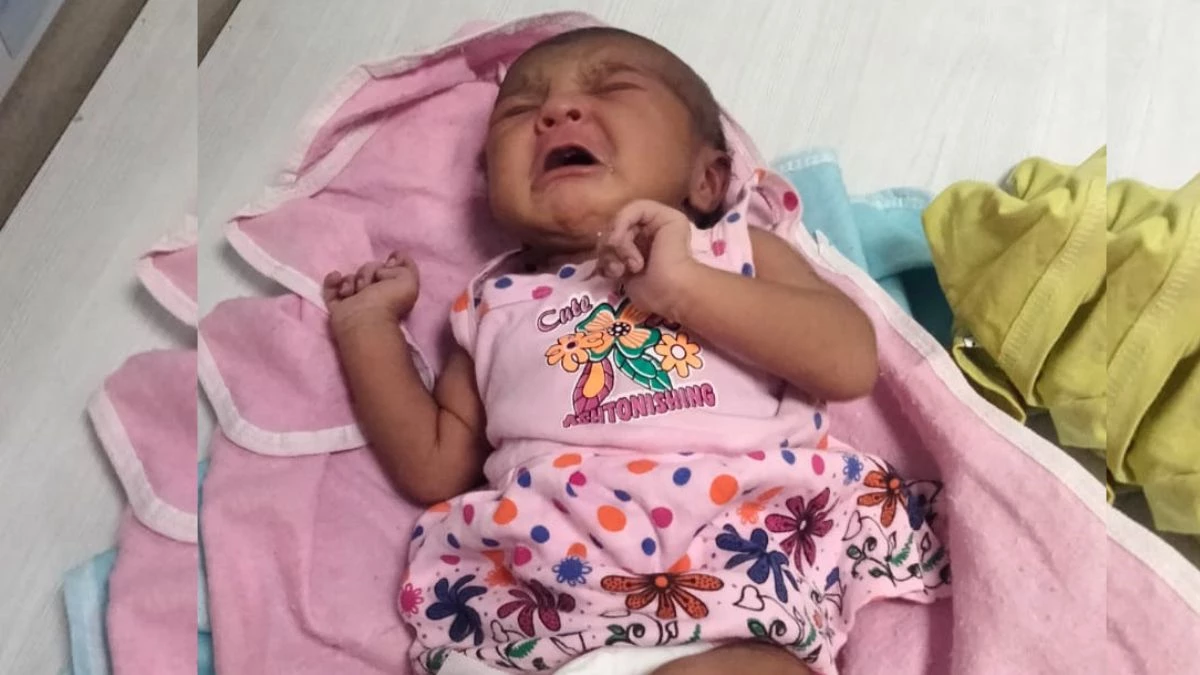 धार: मां ने चाय की दुकान पर छोड़ी दुधमुंही बच्ची, अस्पताल में भर्ती