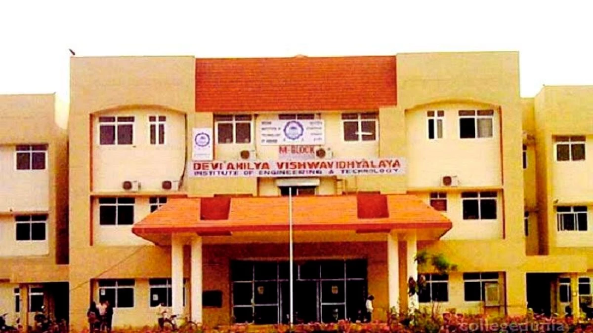 IET इंदौर रैगिंग कांड का खुलासा: ‘कर जूनियर रहे थे, साजिश सीनियर्स ने की’, वाट्सएप चैट्स से मिले अहम सबूत