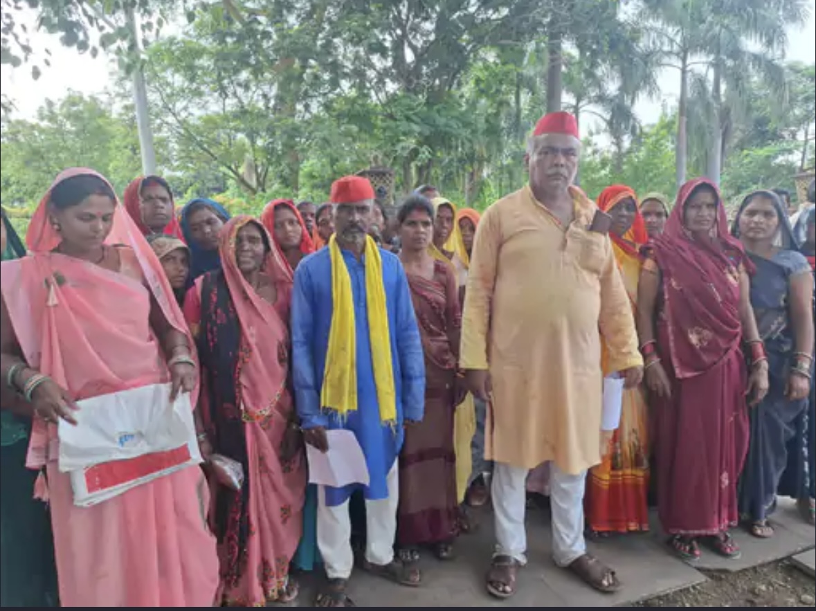 कटनी में लाड़ली बहना योजना से वंचित महिलाओं का विरोध: बहोरीबंद से आईं महिलाओं ने कलेक्टर को सौंपा ज्ञापन