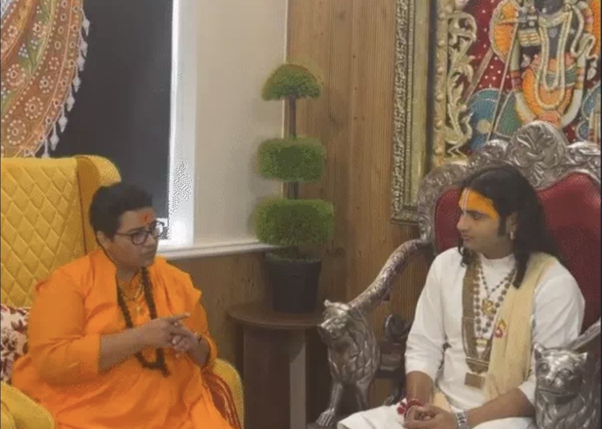 प्रज्ञा बोलीं- मां-बाप संस्कार नहीं देते तो लड़कियां अर्धनग्न रहती: अनिरुद्धाचार्य के लिव-इन वाले बयान का किया समर्थन, कहा- बेटियों को मर्यादा सिखाएं माताएं