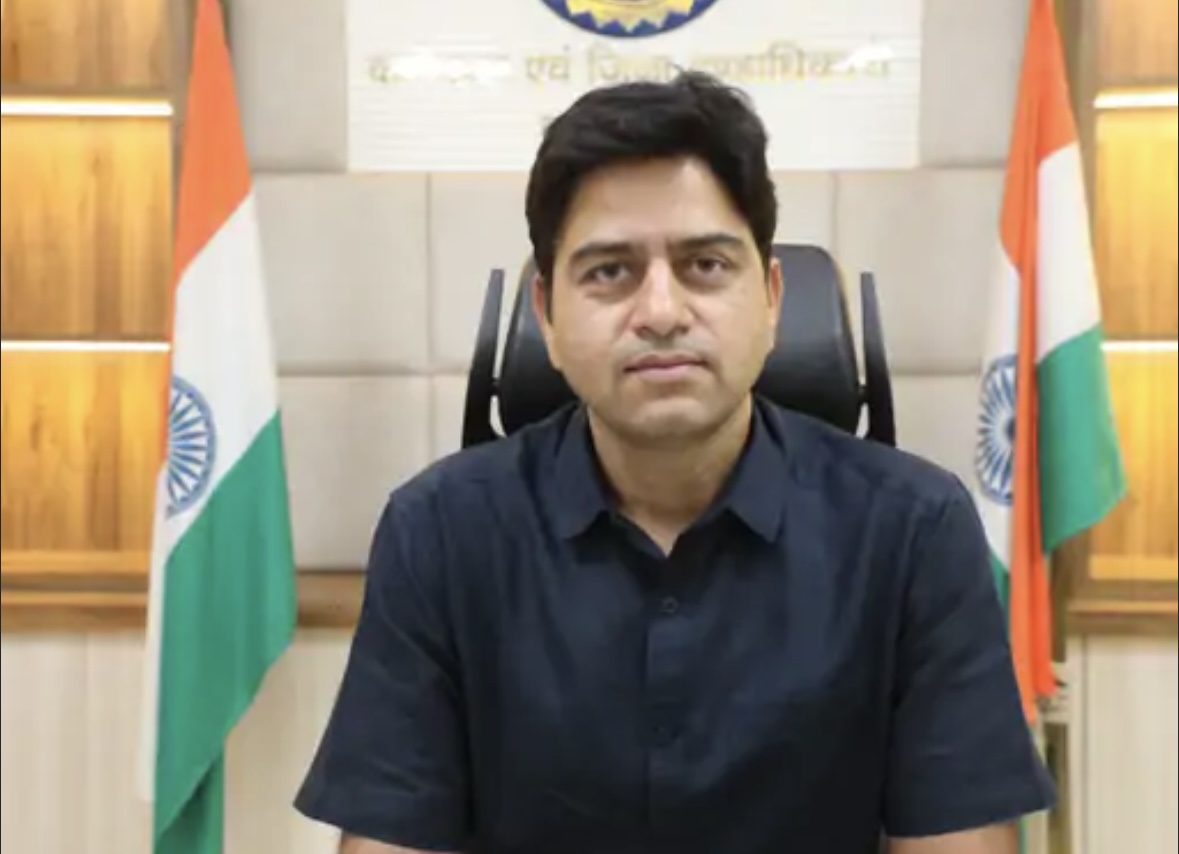 कटनी में स्कूली में बच्चों को आधार अपडेट की सुविधा: 789 विद्यार्थियों का बायोमेट्रिक अपडेट पूरा; फिंगरप्रिंट और फोटो बदल रहे