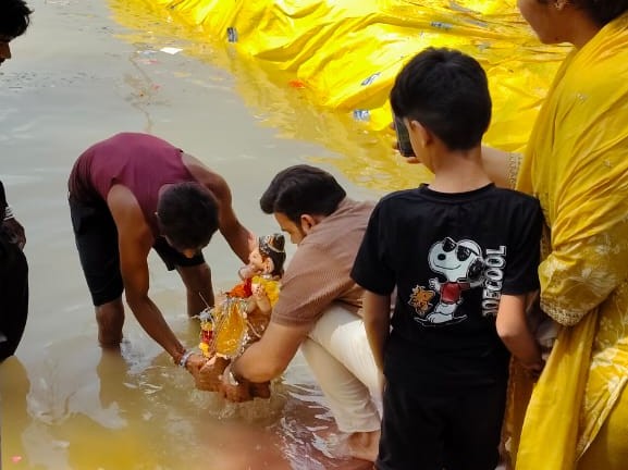 कटनी: 11 घाटों पर बने कृत्रिम कुंडों में हुआ गणेश प्रतिमाओं का विसर्जन