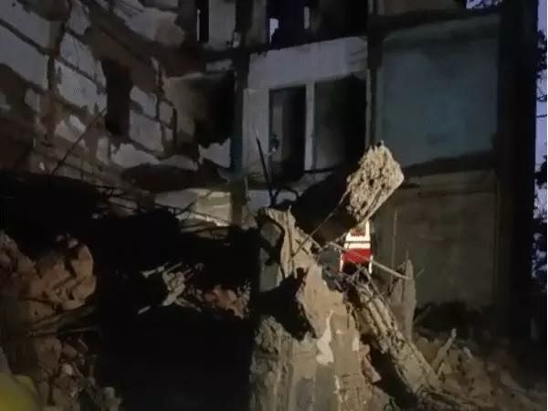 जबलपुर में BSNL की चार मंजिला इमारत गिरी: एक शख्स घायल; पुलिस-प्रशासन और नगर निगम अधिकारी मौके पर पहुंचे
