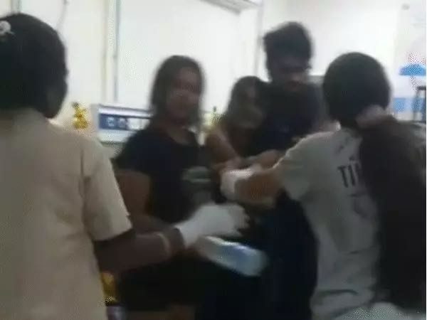 महिला डॉक्टर के कपड़े फाड़े, बाल खींचे, जमकर पीटा: शहडोल मेडिकल कॉलेज में साथी डॉक्टरों ने की मारपीट, जान से मारने की दी धमकीhttps://dainik.bhaskar.com/MI6JTqWXCWb
