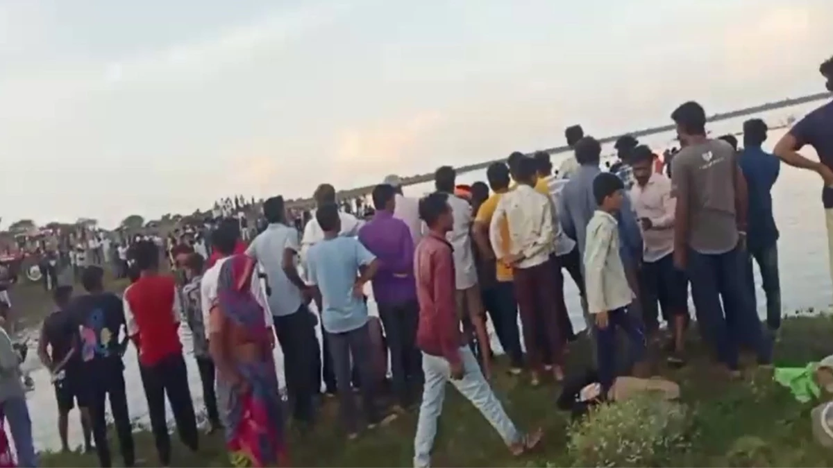 एमपी में बड़ा हादसा: खंडवा में प्रतिमा विसर्जन के दौरान ट्रैक्टर ट्रॉली तालाब में गिरी, 12 की मौत