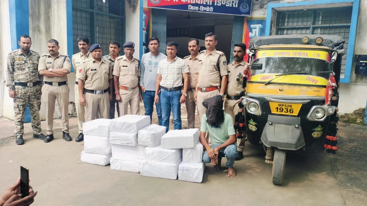 ऑटो रिक्शा में 114 लीटर अवैध शराब ले जा रहा था, पुलिस ने डिंडौरी में किया गिरफ्तार