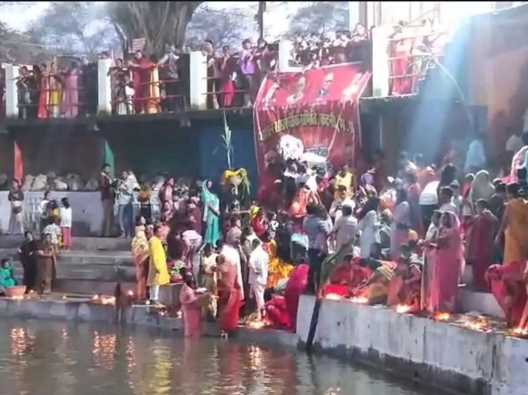 कटनी में छठ महापर्व की छटा, डूबते सूर्य को दिया अर्घ्य