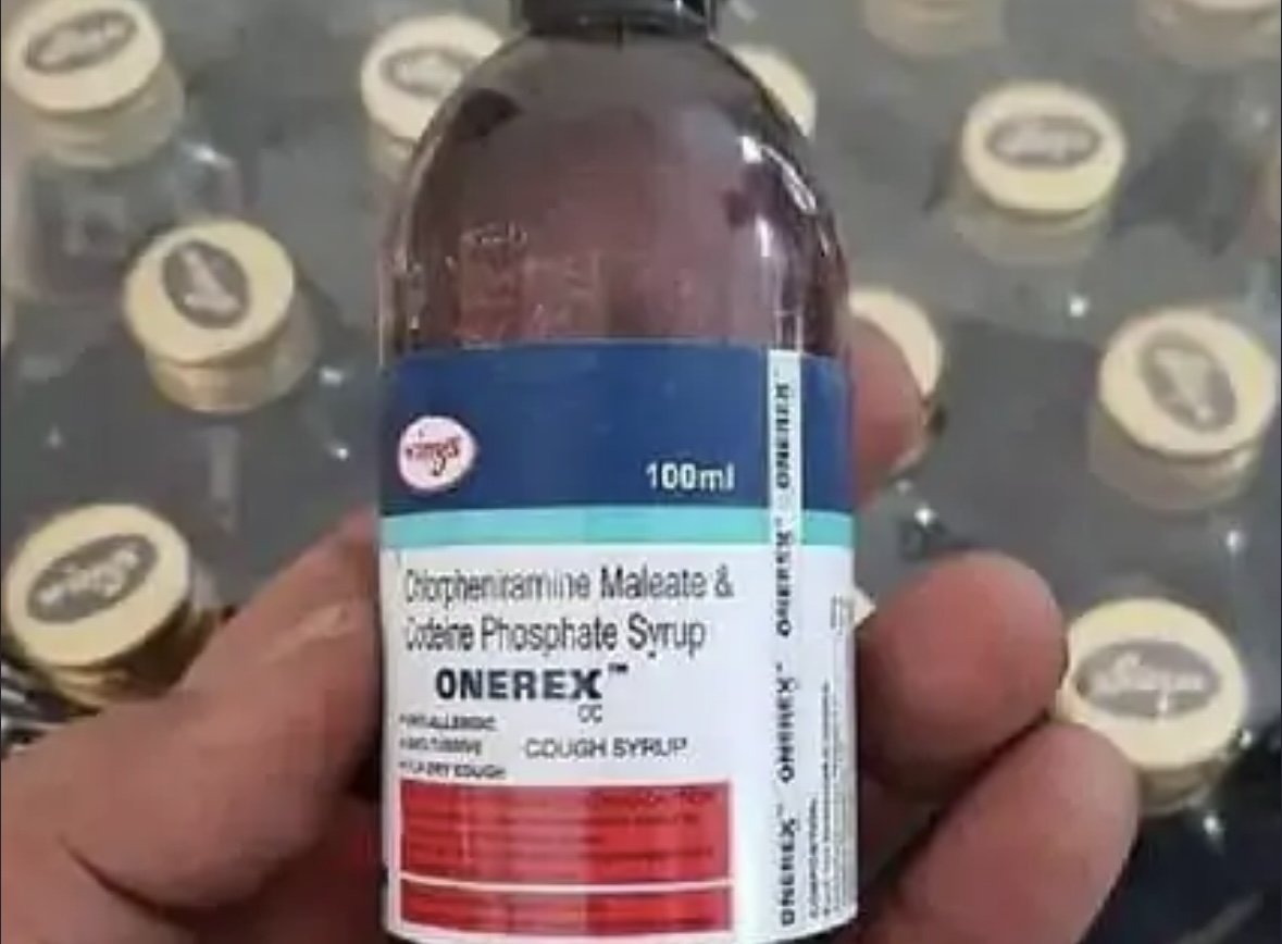 रीवा में नशीली सिरप की तस्करी करने वाला पकड़ाया: पुलिस को देखकर भाग रहा था; बोरी में भरकर रखी थी 11 हजार की खेप