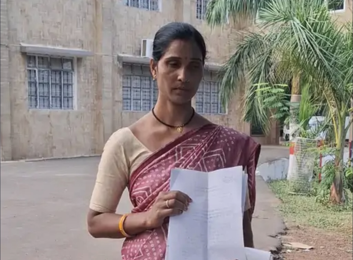 कटनी में पड़ोसी ने महिला को पीटा: एसपी से की शिकायत, जांच के आदेश; सामने आया विवादित