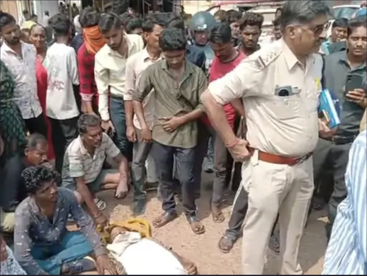 ओवरलोड ट्रक ने सफाईकर्मी की जान ली: कटनी में हादसे के बाद घंटों चला हंगामा