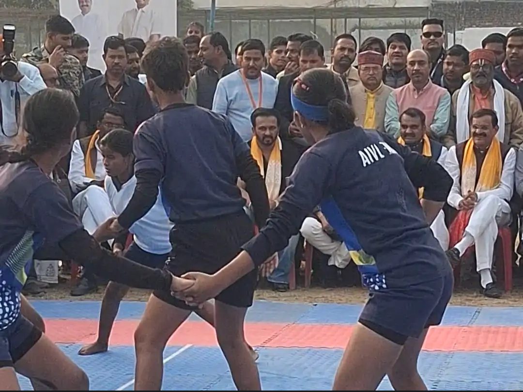 केंद्रीय मंत्री, सांसद और नेताओं ने खींचा रस्सा, सांसद खेल महोत्सव का शुभारंभ