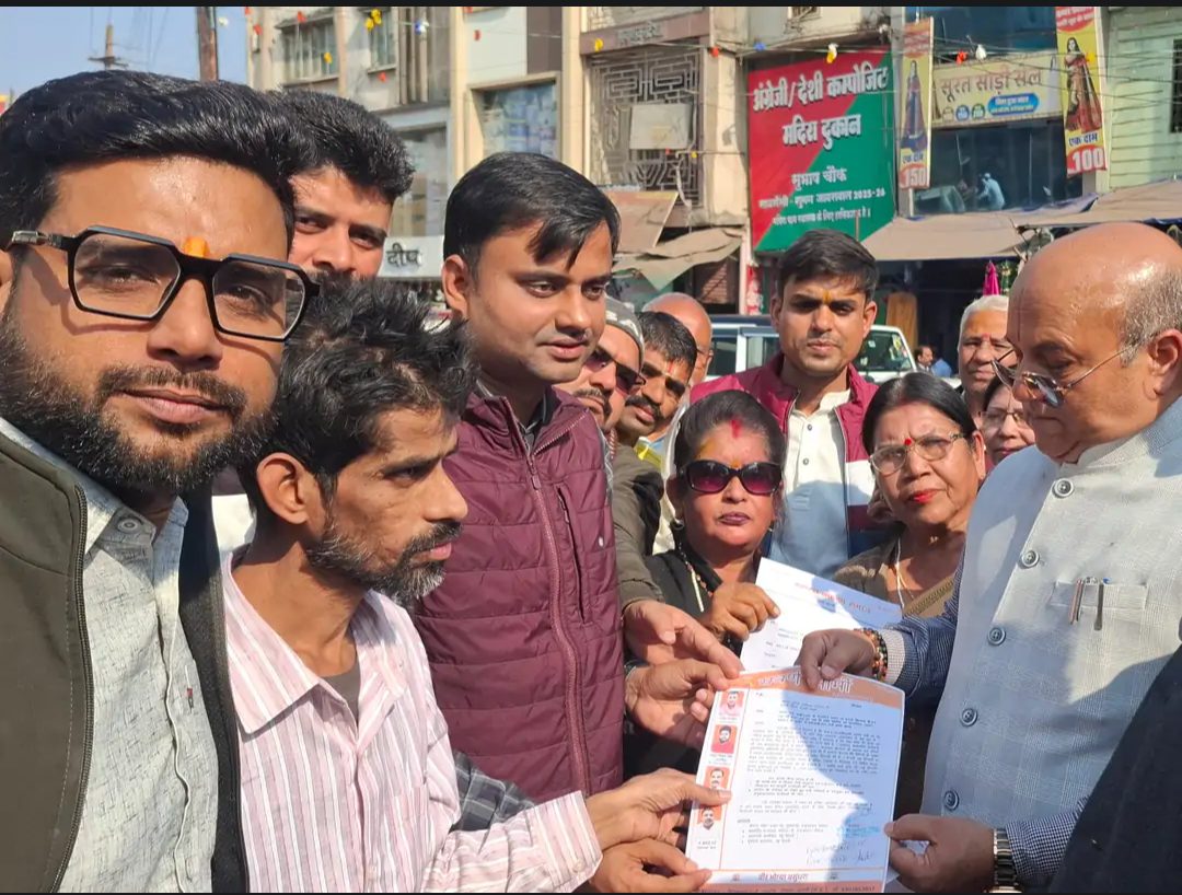 आईएएस संतोष वर्मा के विवादित बयान पर कटनी में विरोध: ब्राह्मण समाज ने फूंका पुतला, कड़ी कार्रवाई की मांग