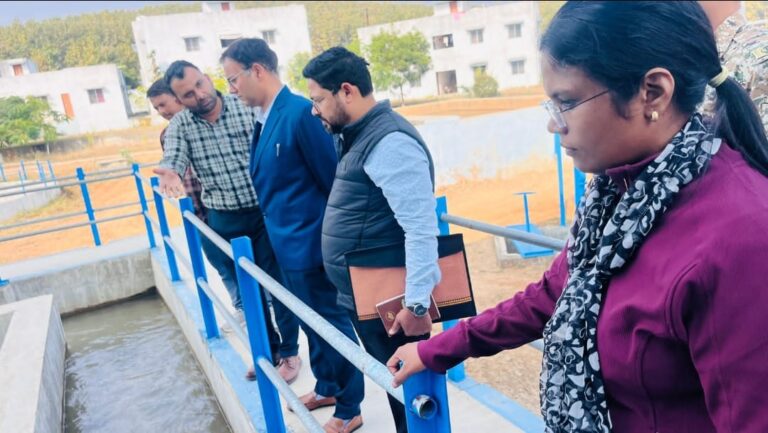 कलेक्टर का दौरा: विकास कार्यों की तेज रफ्तार जांच, अधिकारियों को सख्त निर्देश — ज़िले में किसानों और ग्रामीणों के लिए बड़ी राहत