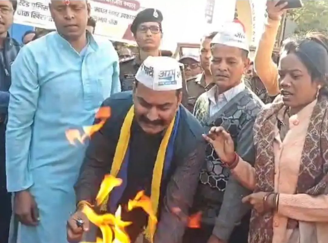 कटनी में AAP का जोरदार प्रदर्शन: मजदूर परिवारों को आवासीय पट्टा देने की मांग, सफाई और पानी सप्लाई पर हंगामा!