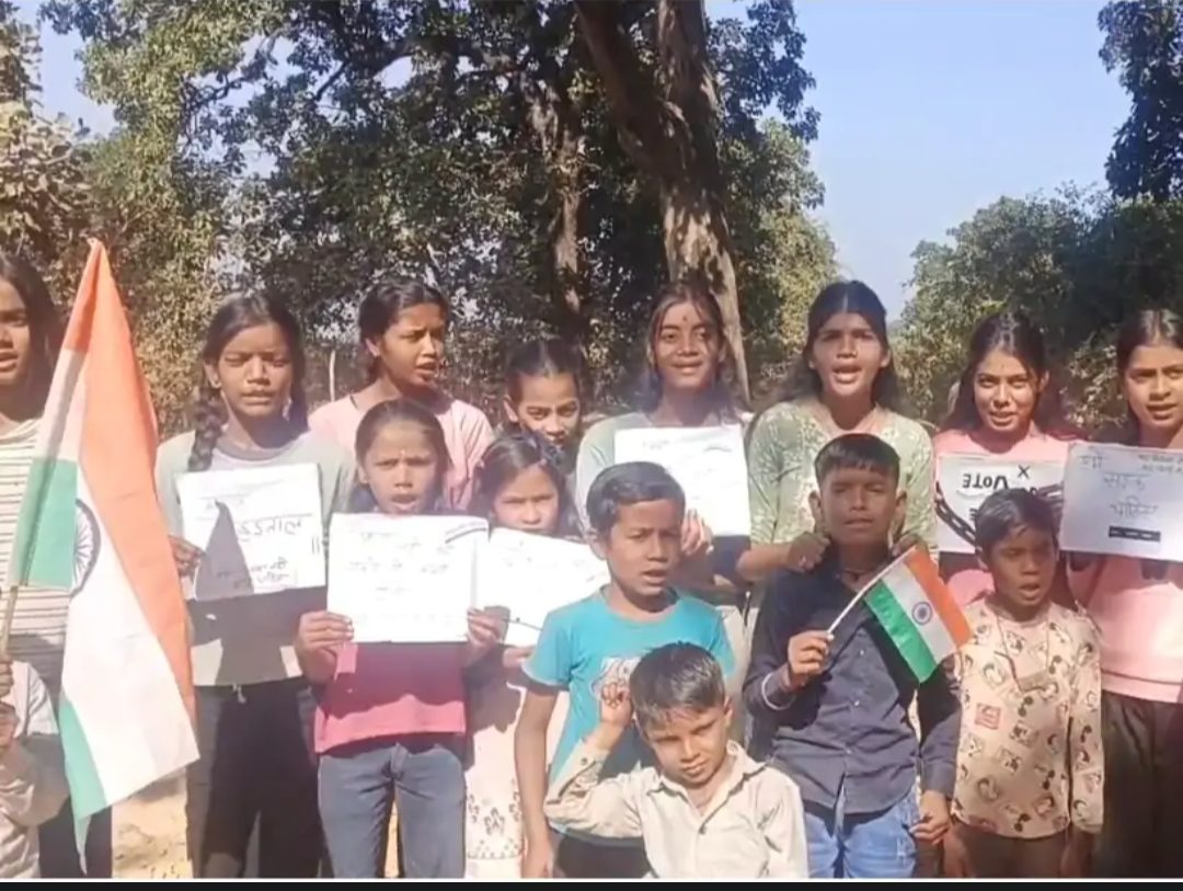 कटनी: बदहाल सड़क से परेशान स्कूली बच्चों और ग्रामीणों का फूटा गुस्सा, देवरी-हटाई-बछौली मार्ग पर किया चक्काजाम