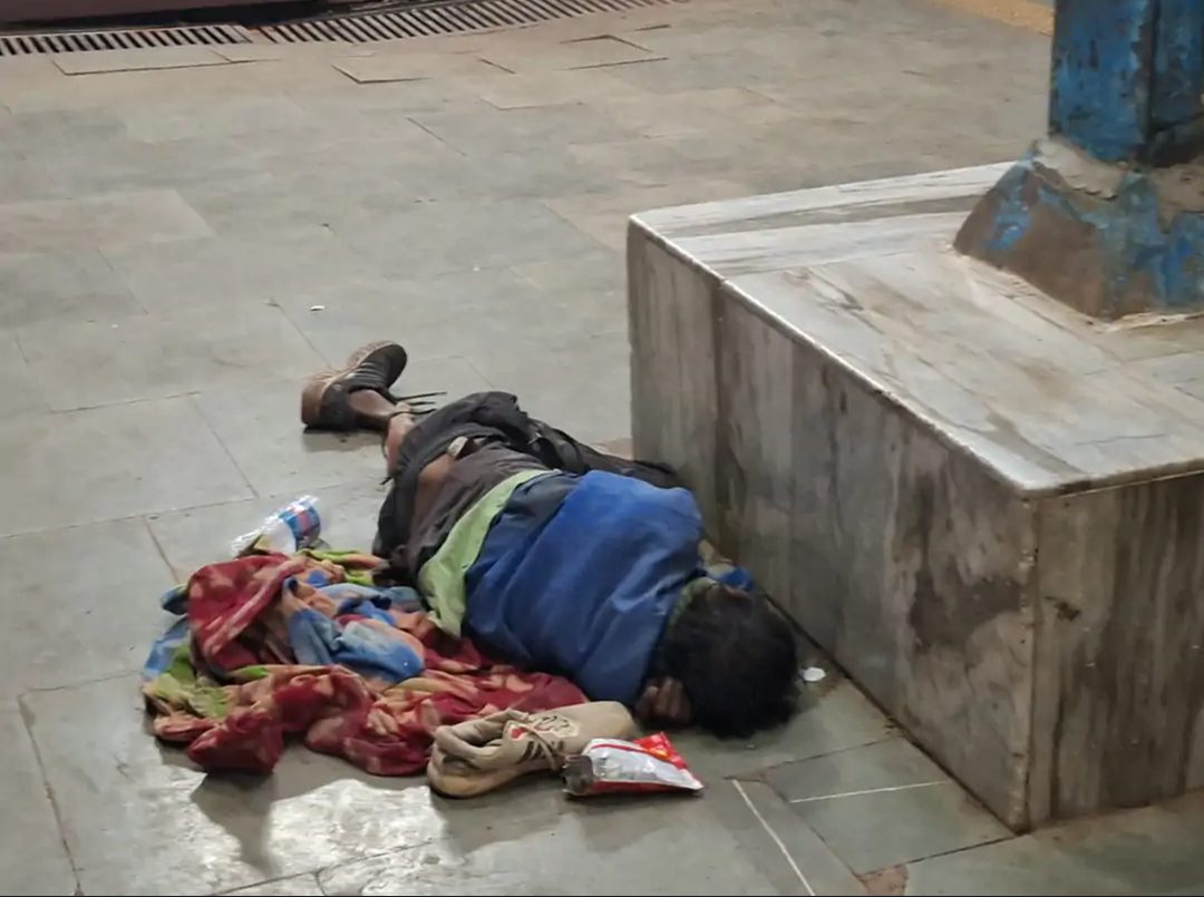 कटनी रेलवे स्टेशन पर इंसानियत शर्मसार: 2 दिन तक प्लेटफॉर्म पर पड़ी रही लाश, बदबू आने पर जागी पुलिस और रेलवे प्रशासन