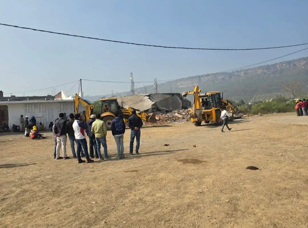 ​बड़ी खबर: भाजपा नेता हत्याकांड के आरोपी के घर चला बुलडोजर, 3 जेसीबी से जमींदोज हुआ मकान​स्थान: कोरबा, छत्तीसगढ़