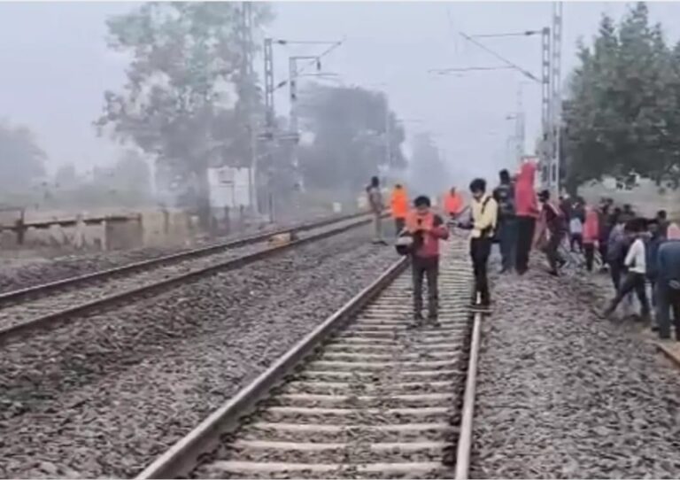 कटनी : हेडफोन बना मौत की वजह! ट्रेन की चपेट में आया 20 साल का युवक, गांव में मातम