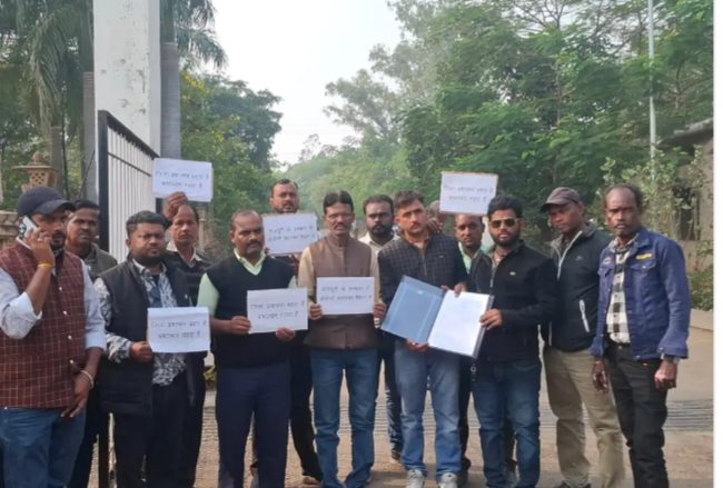 कटनी: नेशनल हाईवे निर्माण में लगे मजदूरों व ठेकेदारों का भुगतान अटका, कलेक्ट्रेट में किया प्रदर्शन